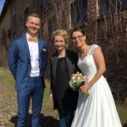 Dennis und Jule bei ihrer Hochzeit