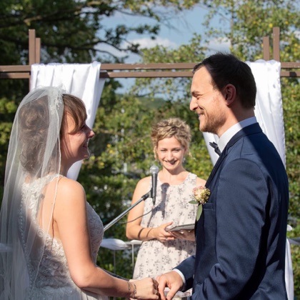 Janine und Fabian bei ihrer Hochzeit